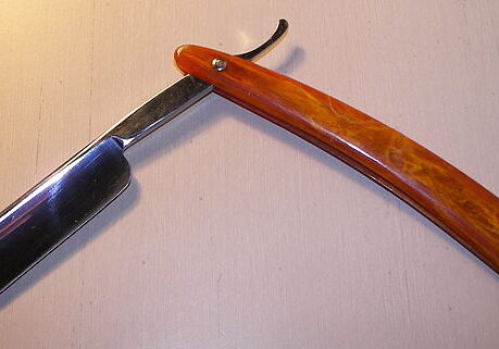 640px-No_name_straight_razor